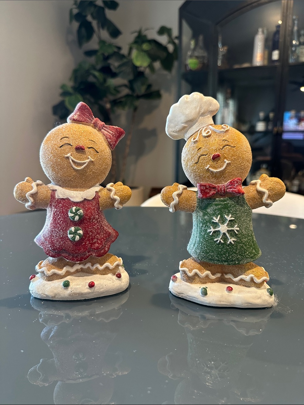 Set of 2 Gingerbread Men Women Christmas Valerie Parr Hill Collectible EUC